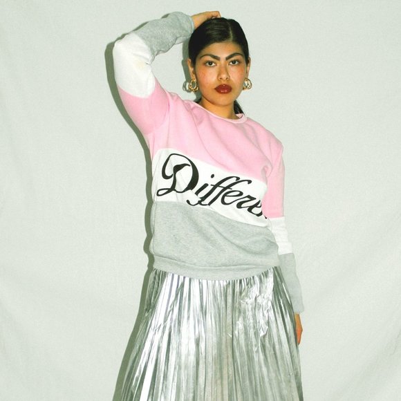DIFFERENT SWEATSHIRT - Picture 1 of 2
